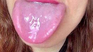 Masturbating amateur cums after solo fun