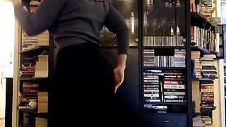 Big-Ass MILF Plays With Dildo On Webcam