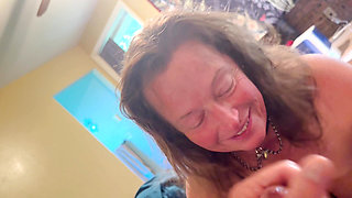 Beautiful Oral Queen Bonemaiden gets down business on Bonewizzards cock