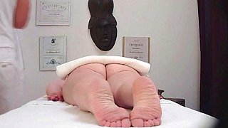 Mature lady gets the massage of her dreams