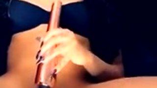 Sexy ebony rubbing her clit