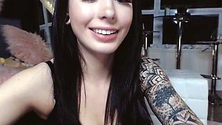 Big boob brunette masturbates on webcam