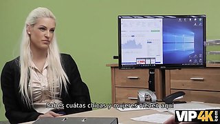 Vip4k. la rubia tetona blanche se entrega al agente de crédito en la oficina
