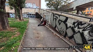 Hunt4k. blondie bangs a stranger while her bf is napping