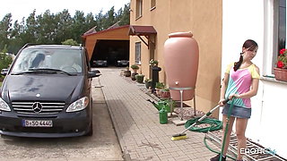 Stepdad shows stepdaughter how to wash the car and pussy