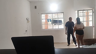 Housewife Pays a Technician with a Good Blowjob and a Hard and Rich Fuck While Her Husband Works