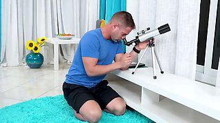 Slutty Aliens Seduce the Stargazer