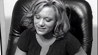 Whore blonde blowing cock in car