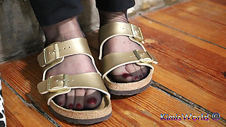 Minimalistic Nylon Moments - Dangling & Shoeplay