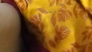 Bhabhi Ji Gadh May Ungli Dal Kar Sex Ka Maza Liya