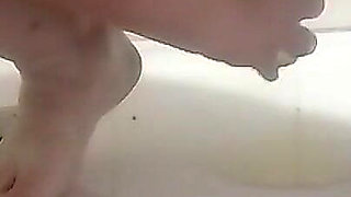 Orgassmuss in the Shower