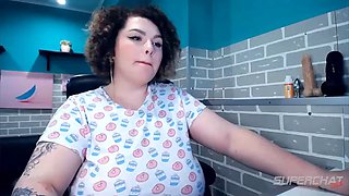 Busty bbw gwen striptease on cam