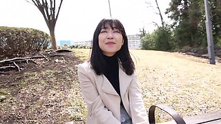 336KNB-222　【経験薄な純朴妻が潮ふき絶頂】脱いだら美乳&美尻&美脚！三拍子揃った奥様が早漏&短小ダンナに悶々としてAV応募！！
