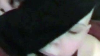 Deutsche Amateur-MILF im Fesselspiel muss einen kleinen Schw