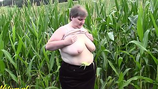 Hairy Mature BBW Tina Plays With Her Huge Ass & Fat Pussy In a Corn Field