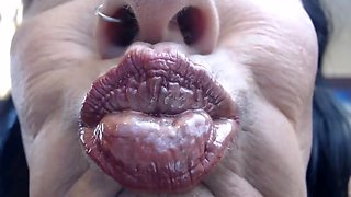 Vibrator gold sheen supah pink hole close up