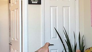 Horny Babe with a Perfect Pussy Fucks for a Creampie