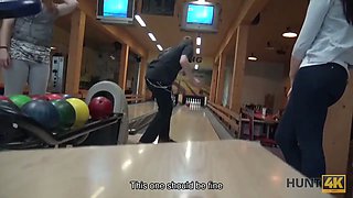 Hunt4k. shy teenage copulates with guy in pub while boyfriend is around