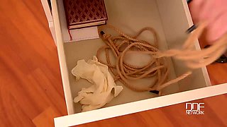 A Pinning Experience - Domina Urinates On Submissive Guy