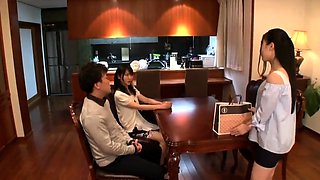 Amateur Asian Teen Fucks Her Boyfriend In a Hotel