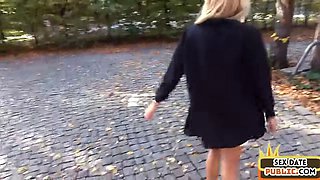 Skinny sex date babe sucks outdoor in public be4 fucked