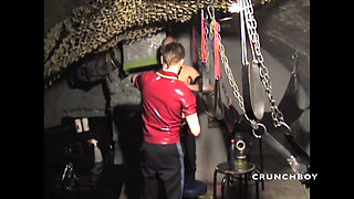 Amazing xxl fist in sling by French top