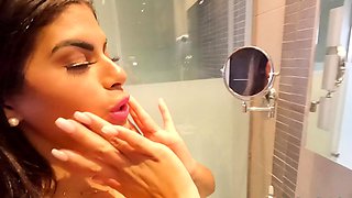 Lovely teen brunette dildos her cunt in the shower