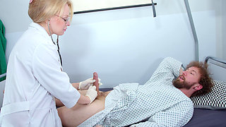 Breeding Doctor - Hunter Johnson 's Fertility Hospital Visit Ends with Sexy Doctor Anna Lynx Getting Creampied