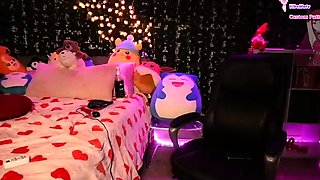 Cute amateur webcam teen girl toying pussy on webcam