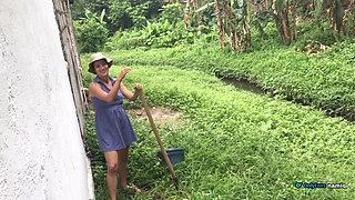 I Fucked My Neighbor's Stepdaughter the Gardener Inside His Vegetable Garden