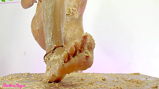 3 Cakes Vs Martina's Big Booty