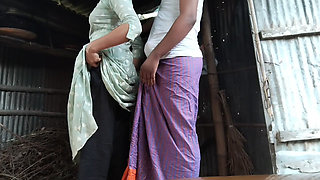 Desi Local Bhabhi and Devar Hot Outdoor Sex Video