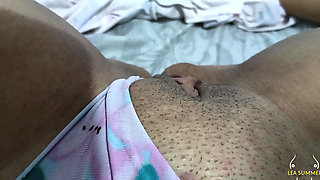 During the night and in silence I masturbate my juicy pussy, I put my fingers in it and I cum with pleasure (POV)