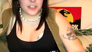 Amateur brunette double toying on webcam