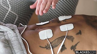 Come-hither Lexi Lore and Damion Dayski's kissing clip