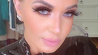 Sexy hottie Anetta Keys enjoys a solo toy masturbation