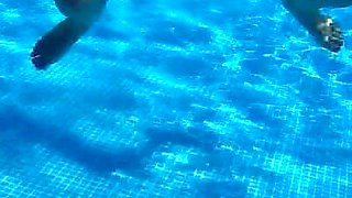 Mit Neuem Badeanzug Im Pool