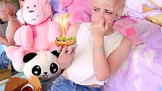 Blonde teen willa toying her holes