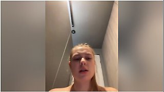 Crazy Squirting And Fucking In The Gym