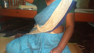 Desi Priyanka Long Hier Aunty Boobs Show