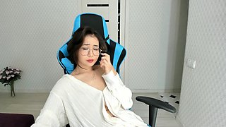 Asian babe petite big booty and big tits cam show