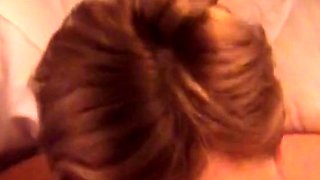 Sexiga Sara suger stor svensk kuk till ansiktsbehandling