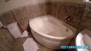 Hot girl pissing in the bath