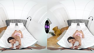 Matty Mila teaches how to ride in vr