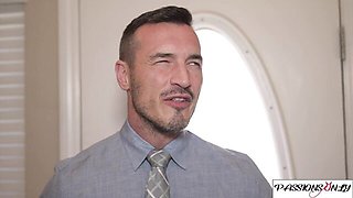 Luring Derek Kage and Annie King's pussy eating smut