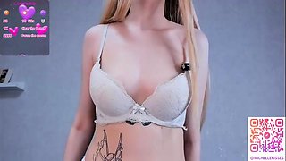 amateur amali2015 flashing ass on live webcam