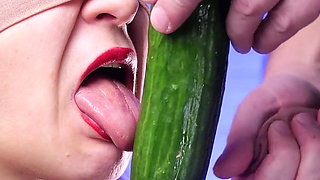 Mesmerizing Blindfold Surprise: Exquisite Deepthroat and Huge Cumshot