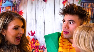 Parker Ambrose & Gigi Dior - Thanksgiving MILF Pussy