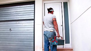 Fontanero Destapando Un Chocho Tapado Por Falta De Uso