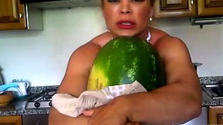 strong Anna crush melone